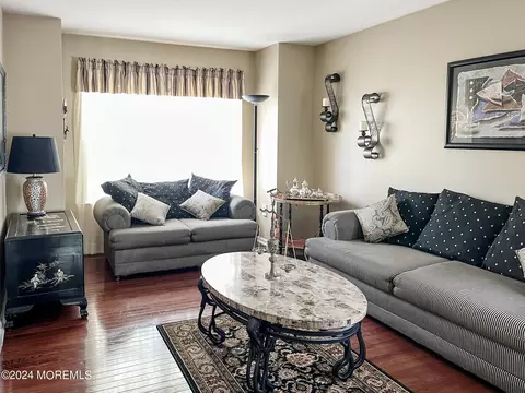 Living - 265 Bartley Rd, Jackson, NJ 08527 photo 2 of 5
