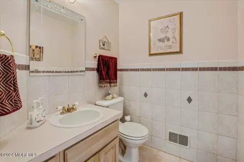 Bath - 265 Bartley Rd, Jackson, NJ 08527 photo 1 of 5