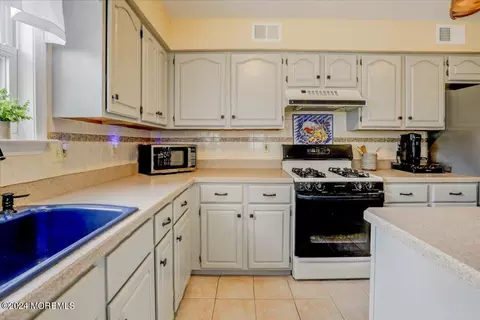 Kitchen - 265 Bartley Rd, Jackson, NJ 08527 photo 1 of 3