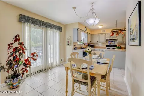 Dining - 265 Bartley Rd, Jackson, NJ 08527 photo 3 of 5