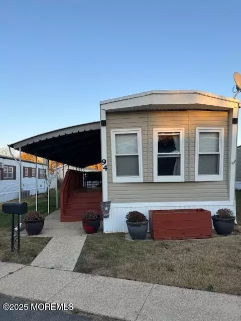 94 Locust Grv, Hazlet, NJ 07730
