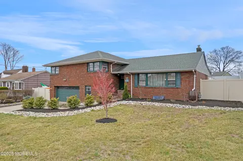 765 Harrell Ave, Woodbridge, NJ 07095
