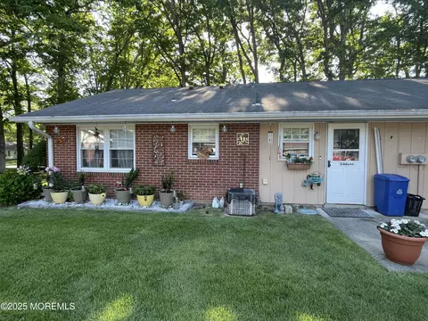 65 Dorchester Dr #F, Lakewood, NJ 08701