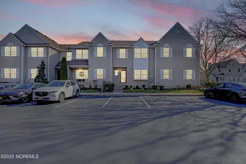 902 Creamery Ct, Freehold, NJ 07728