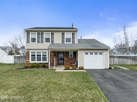 6 Blueberry Path, Howell, NJ 07731