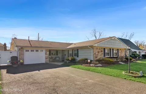 27 Drexel Ln, Aberdeen, NJ 07747