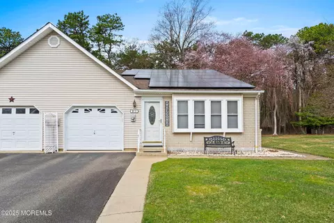 91 Birchwood Dr #B, Manchester, NJ 08759