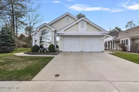 2371 Kira Ct, Toms River, NJ 08755