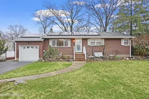 1901 Vernon St, Oakhurst, NJ 07755