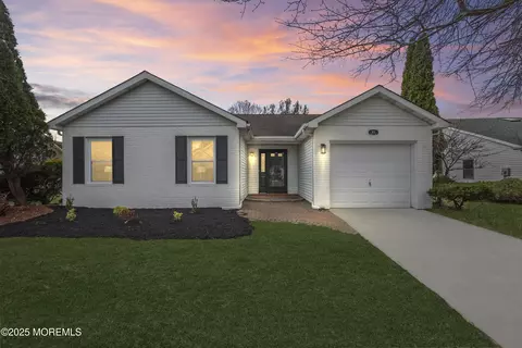 41 Clubhouse Ln, Marlboro, NJ 07746