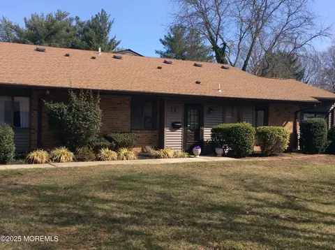 8 Middlebrook Ct, Red Bank, NJ 07701