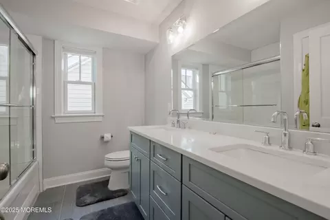 Bath - 26 Beach St, Sea Bright, NJ 07760 photo 3 of 3