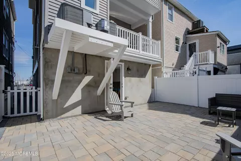 Exterior - 26 Beach St, Sea Bright, NJ 07760 photo 5 of 6