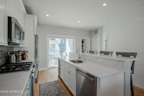 Kitchen - 26 Beach St, Sea Bright, NJ 07760 photo 4 of 4