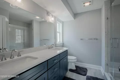 Bath - 26 Beach St, Sea Bright, NJ 07760 photo 2 of 3
