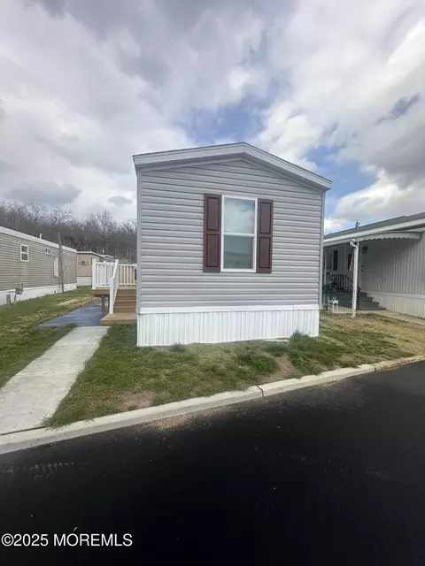 708 Millside Dr, Robbinsville, NJ 08691