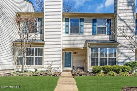 31-11 Trumbull Dr, Freehold, NJ 07728