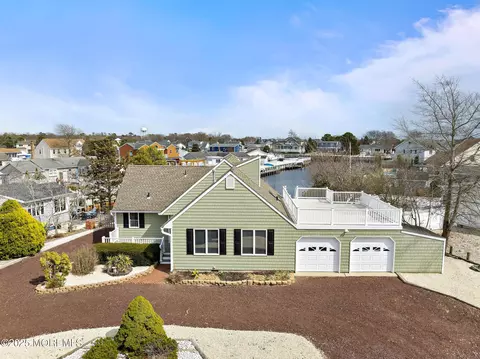 157 Rodman Dr, Beach Haven West, NJ 08050