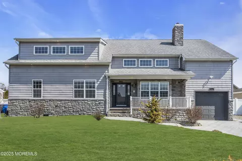 71 16th St, Toms River, NJ 08753