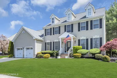 43 Periwinkle Cir, Tinton Falls, NJ 07712