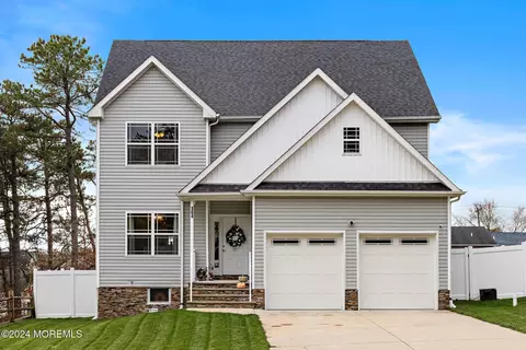 184 5th Ave, Toms River, NJ 08757