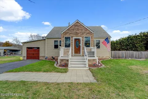 80 Tracy Station Rd, Manalapan, NJ 07726