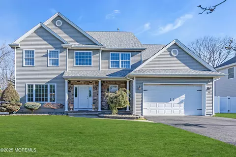 93 Fortune Ct, Toms River, NJ 08755