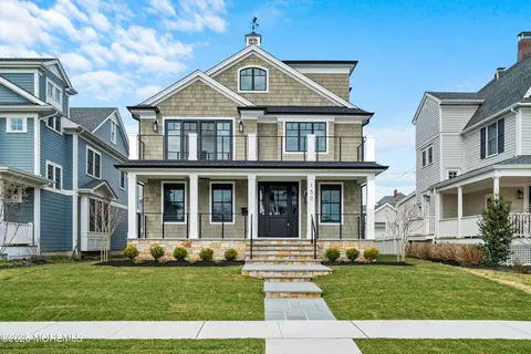 130 Garfield Ave, Avon By The Sea, NJ 07717
