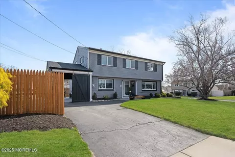 36 Stoneybrook Dr, Old Bridge, NJ 08857