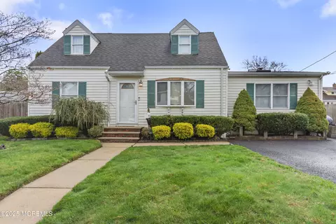 143 Seventh St, Belford, NJ 07718