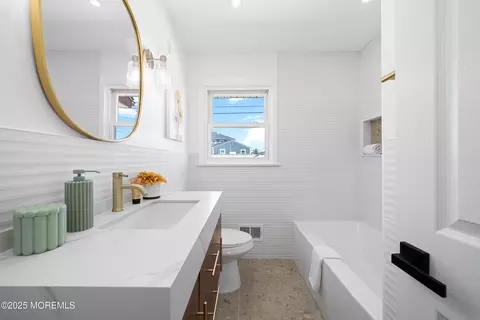 Bath - 315 Sea Bright Rd, Forked River, NJ 08731 photo 2 of 3