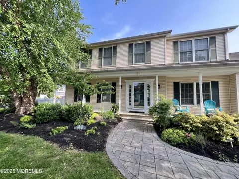 720 Talmadge Ave, Oakhurst, NJ 07755