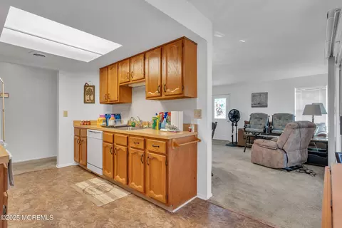 Kitchen - 5 Derby Ct, Forked River, NJ 08731 photo 2 of 5