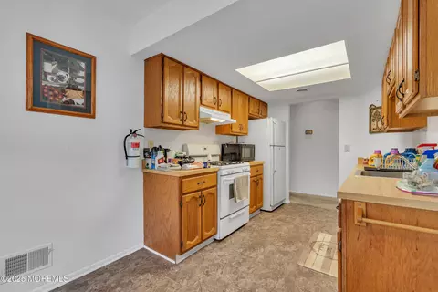 Kitchen - 5 Derby Ct, Forked River, NJ 08731 photo 1 of 5