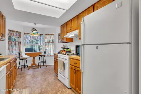 Kitchen - 5 Derby Ct, Forked River, NJ 08731 photo 4 of 5