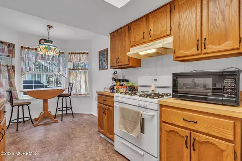Kitchen - 5 Derby Ct, Forked River, NJ 08731 photo 5 of 5