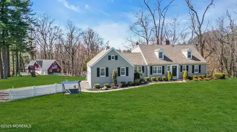 810 Holmdel Rd, Holmdel, NJ 07733