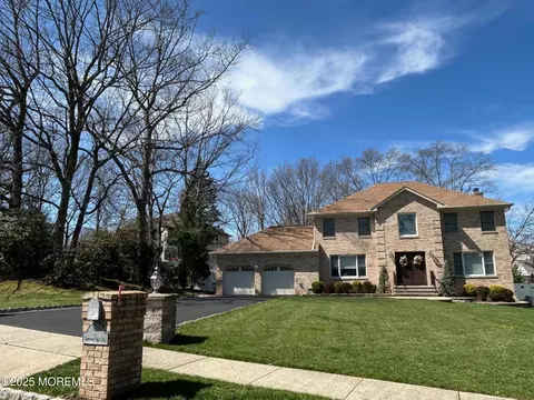 3 Country Oaks Dr, Manalapan, NJ 07726