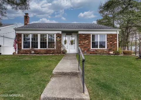 495 Dartmoor Way # B, Manchester, NJ 08759