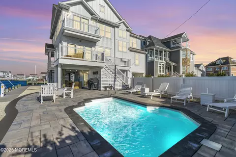 372 Lauderdale Dr, Lavallette, NJ 08735