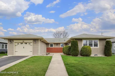 16 Mayaquez Ln, Toms River, NJ 08757