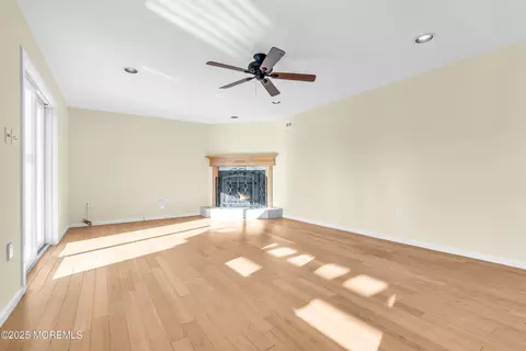 Living - 830 Spar Dr, Forked River, NJ 08731 photo 9 of 12