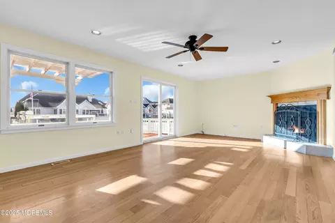 Living - 830 Spar Dr, Forked River, NJ 08731 photo 8 of 12