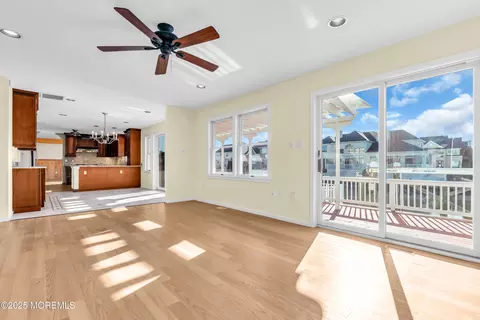 Living - 830 Spar Dr, Forked River, NJ 08731 photo 11 of 12