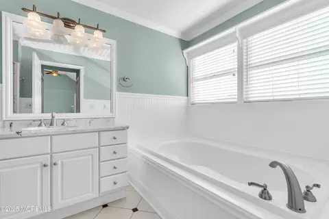 Bath - 830 Spar Dr, Forked River, NJ 08731 photo 2 of 4
