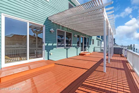 Exterior - 830 Spar Dr, Forked River, NJ 08731 photo 9 of 14