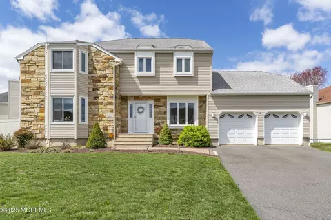 31 Mariposa Pl, Old Bridge, NJ 08857