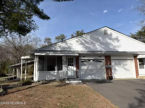 395 Fairway Ln # A, Whiting, NJ 08759