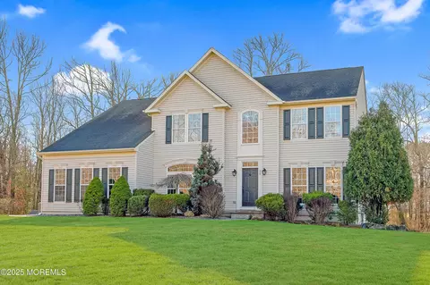 20 Fountain View Dr #E, Jackson, NJ 08527