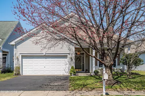 10 Goldenedge Way, Lakewood, NJ 08701